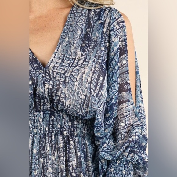 LOVESTITCH
Feather Print Split Sleeve Mini Dress - Picture 4 of 9